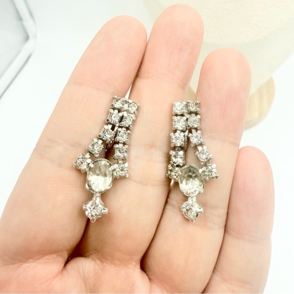 Vintage Clear Crystal Rhinestone Dainty Dangles Necklace Earrings Sets - Picture 9 of 11